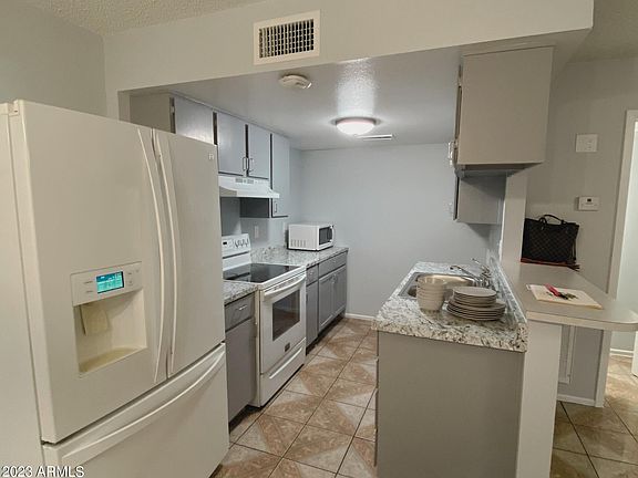 4th image of 2132 W GLENROSA Avenue #C82