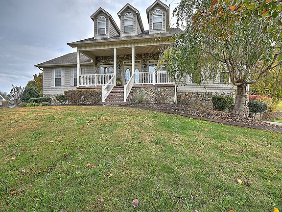 2nd image of 192 Oriole Ln