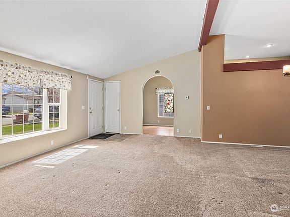 Sitting room area off of entry>