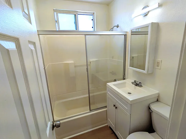 7226 Troost Ave #5 — Photo 11