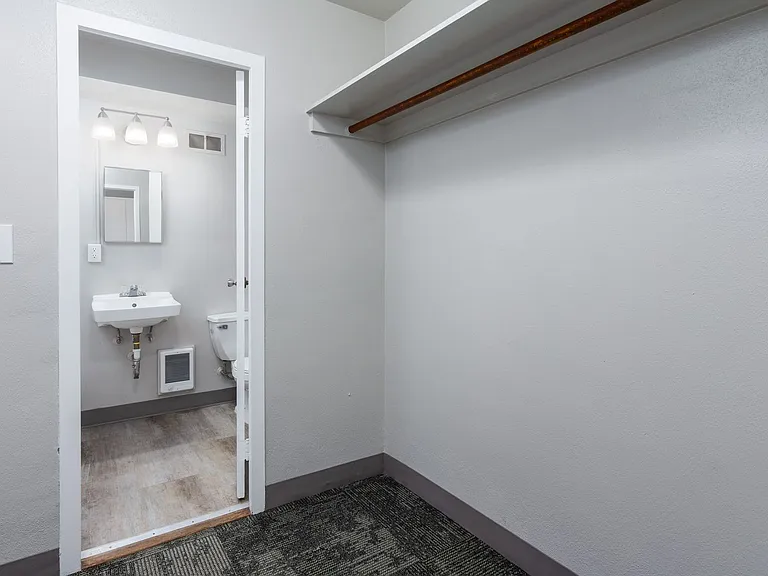 The Lee Apartments — Photo 22