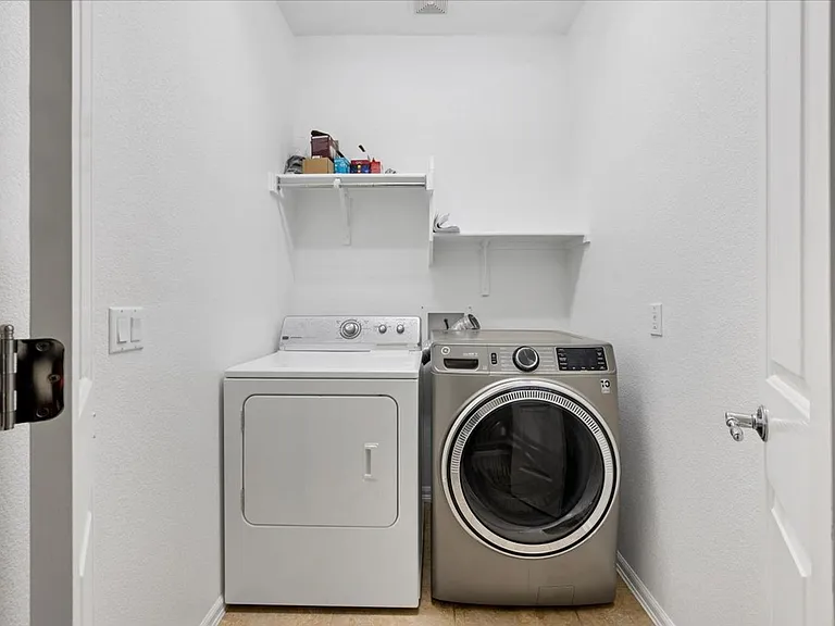 203 Raindance Cv — Photo 22