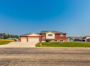 820 9th Ave NE, Dilworth, MN 56529