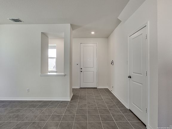 5th image of 418 Deer Crest Dr