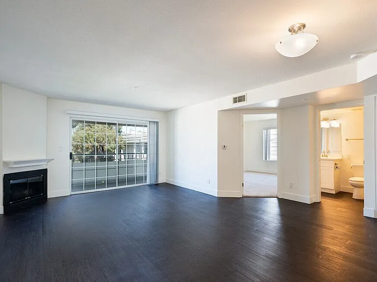 Park Regency Apartments — Photo 15