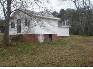 5009 Baux Mountain Rd, Winston Salem, NC 27105