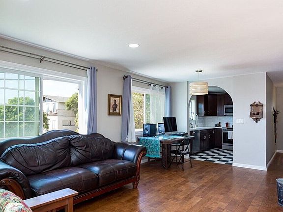 5th image of 1137 Eureka St APT 1