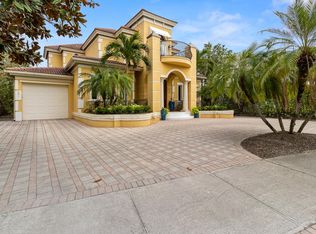 601 W Lake Dr, Naples, FL 34102