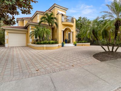 601 W Lake Dr, Naples, FL, 34102