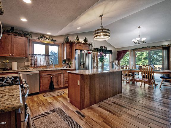 4th image of 69406 Christiann Creek Dr
