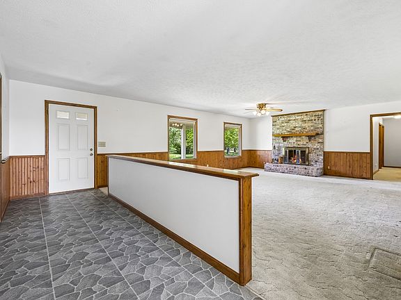 5th image of 1690 Lawrence Ln