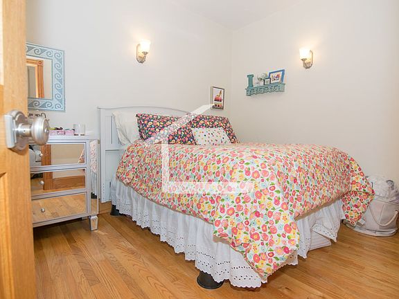 5th image of 97 Myrtle St APT 4