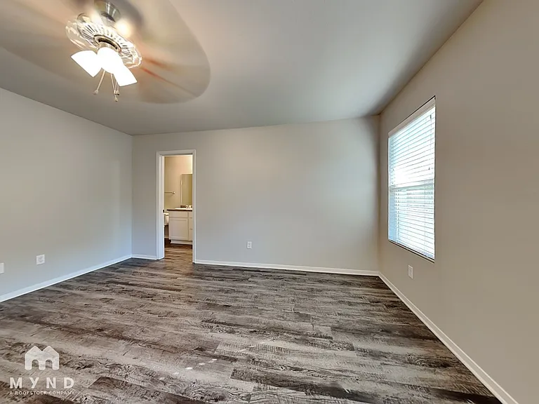 9207 Pleasant Valley Dr — Photo 2
