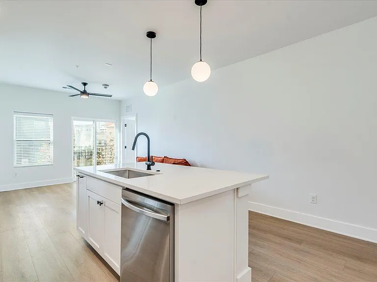 3000 Duval St #102 — Photo 3