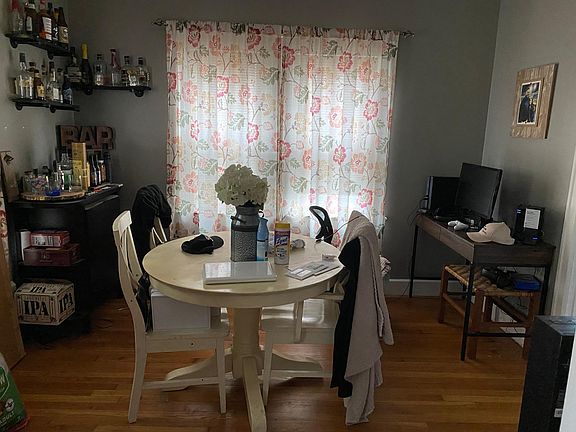 3rd image of 211 Floral Park