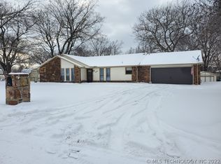 9850 Whipperwill Ln, Broken Arrow, OK 74014