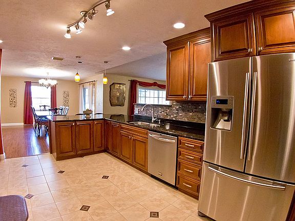 3rd image of 734 Cedar Knoll Dr S