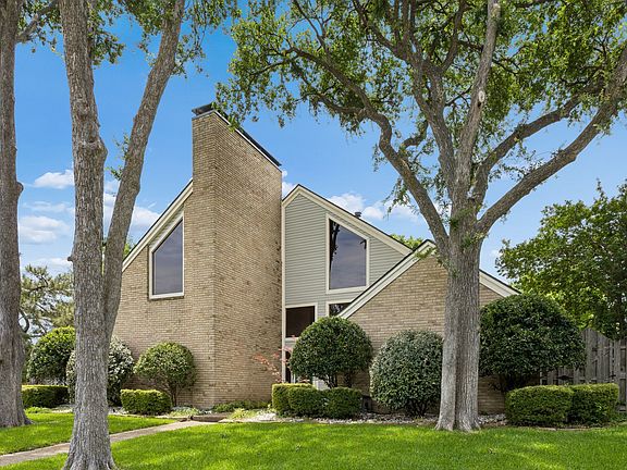 2nd image of 5 Chelsey Cir