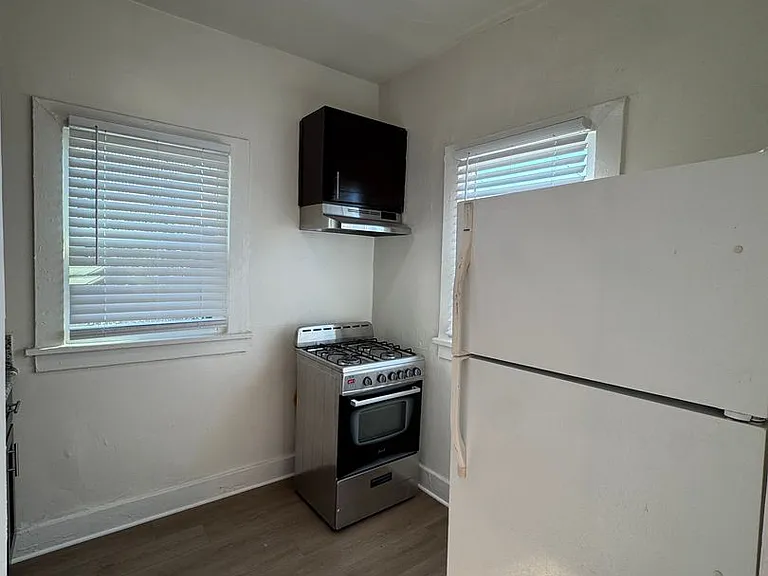526 S Union Avenue — Photo 8