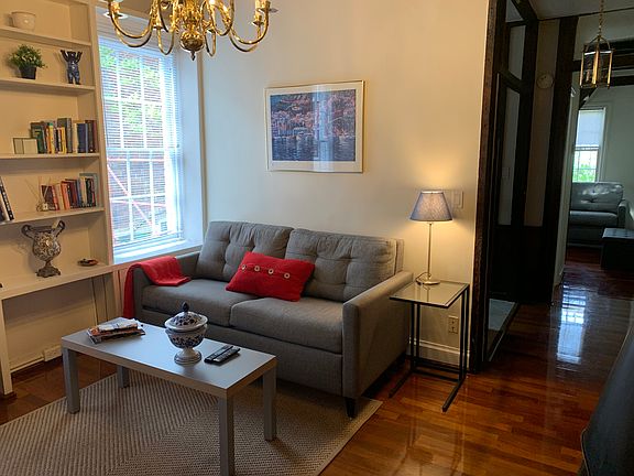 4th image of 117 S Royal St APT 202