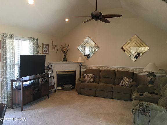 4th image of 665 Bayberry Ln