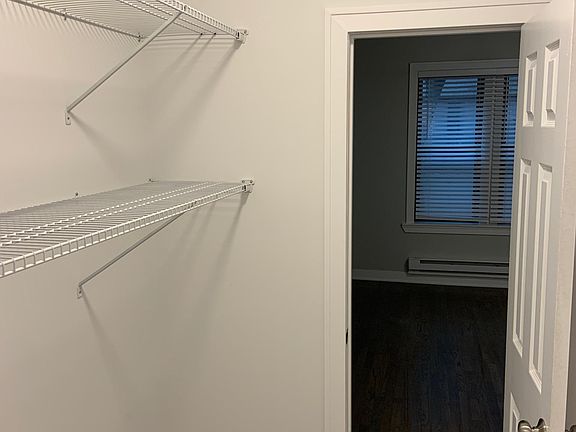 3rd image of 619 W Melrose St #3N