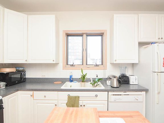 2nd image of 1112 N Marshfield Ave APT 3