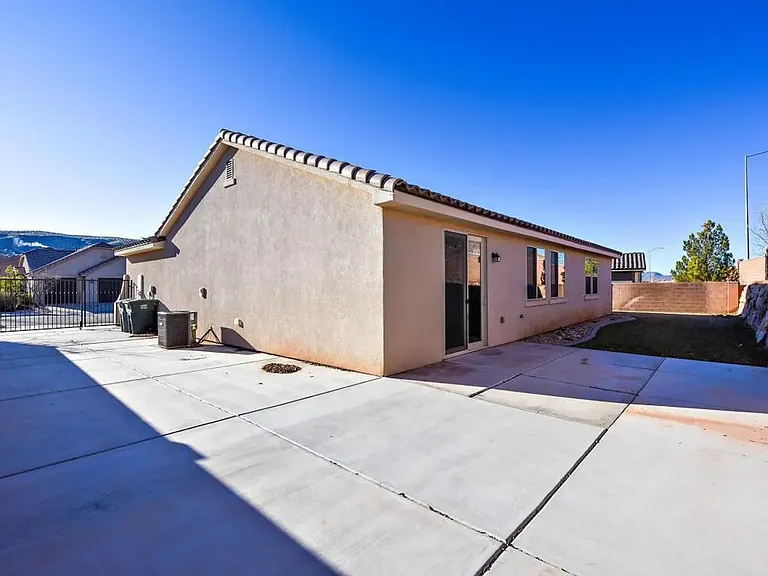 355 E Munich Dr — Photo 12