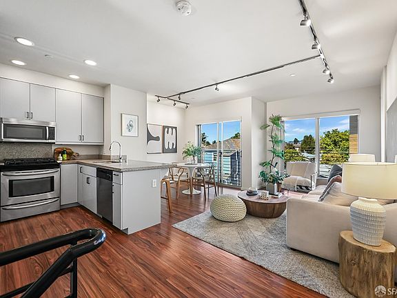 3rd image of 414 40th St APT 307