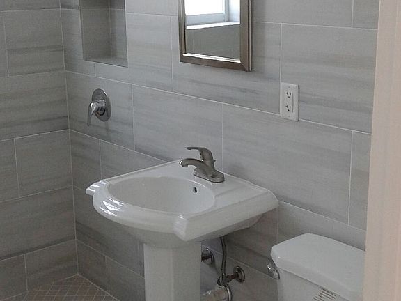 3rd image of 1471 Lincoln Ter APT 4