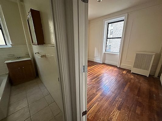 4th image of 3656 Broadway #2