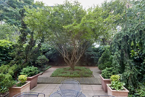 Rented by Warburg | media 68