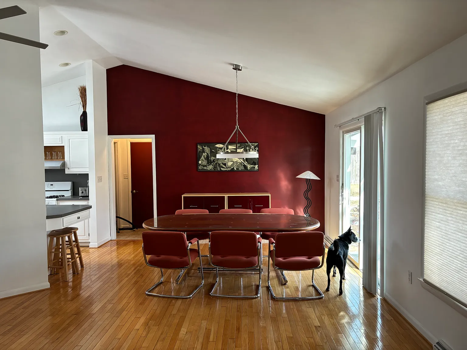 3 bed, 1354 sqft, $2,000 — Photo 2