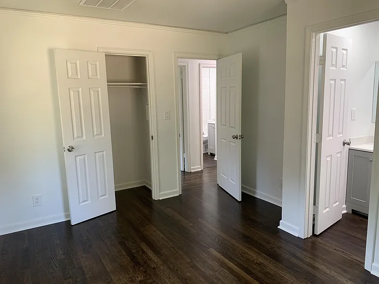 381 Sargent Dr SE — Photo 4