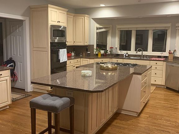 5th image of 1620 Walden Pond Ln