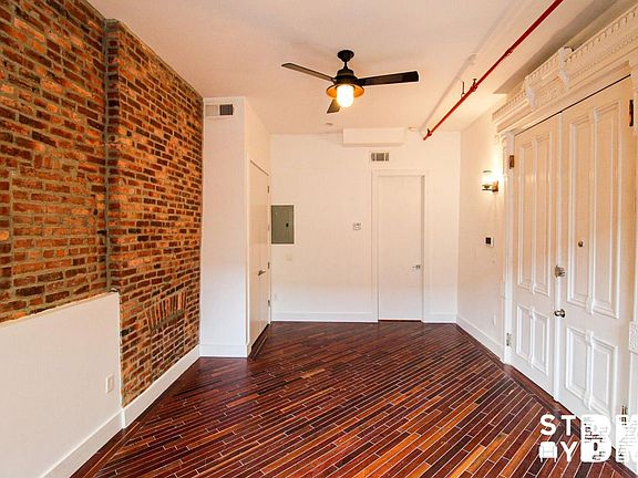 4th image of 247 Jefferson Ave #2F