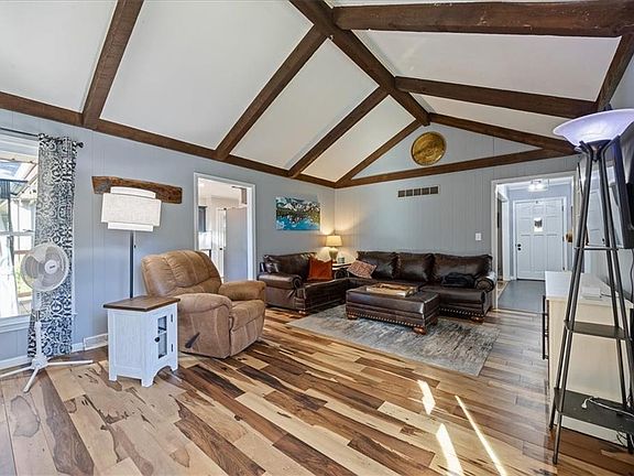 5th image of 300 Johnston Dr