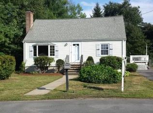 16 Robinson Rd, Woburn, MA 01801