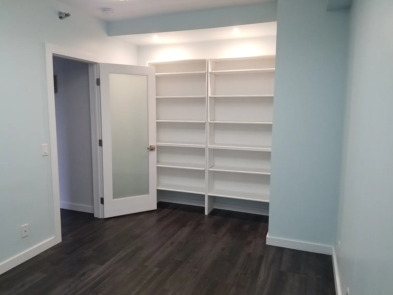 2 bed, 900 sqft, $1,400 — Photo 2