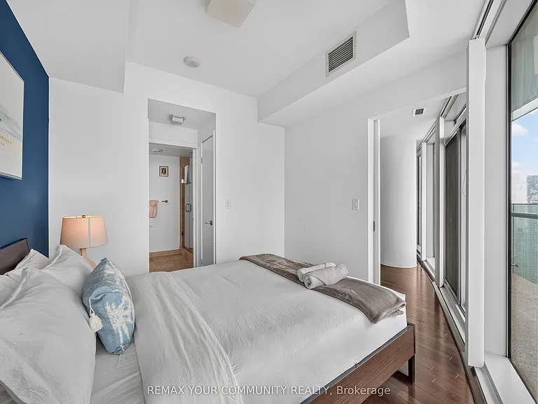 12 York St S #5102 — Photo 27