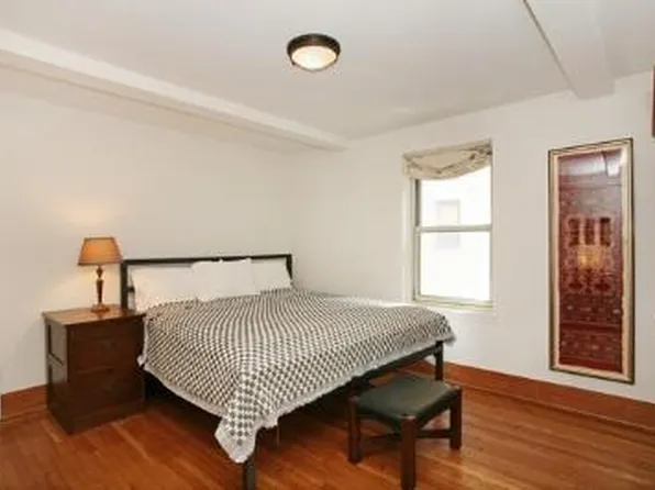 424 East 52nd Street image 1 of 4