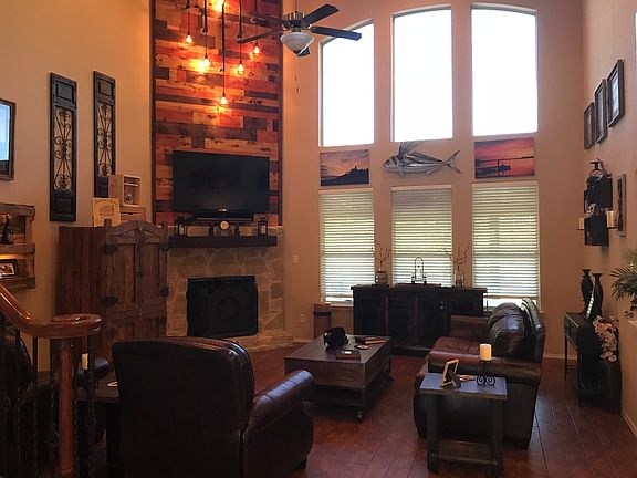 4th image of 9028 Hawley Dr