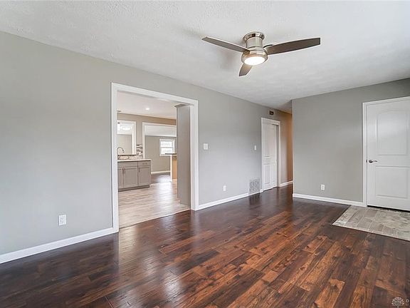 5th image of 2581 Bingham Ave