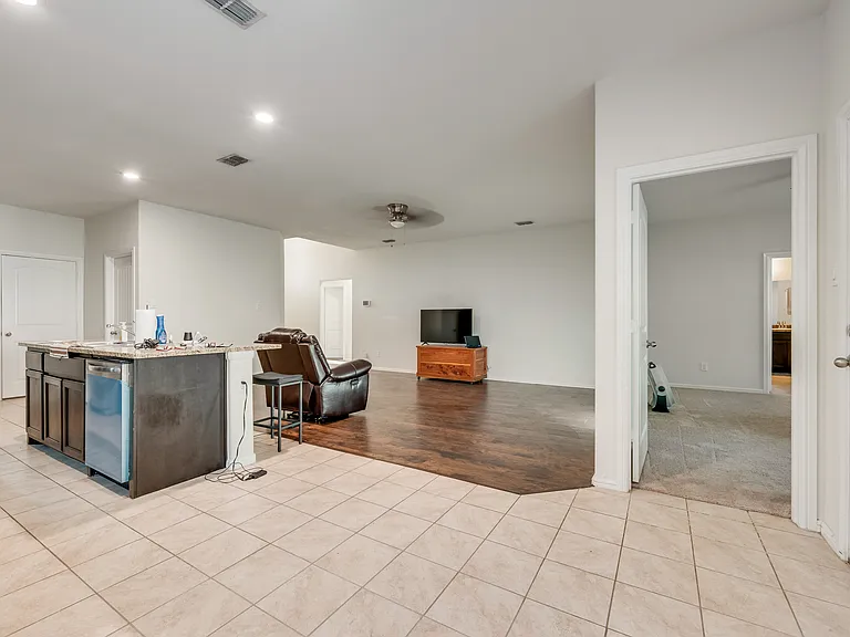 705 Ben Lake Trl — Photo 5