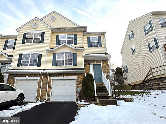 3rd image of 347 Glenn Rose Cir