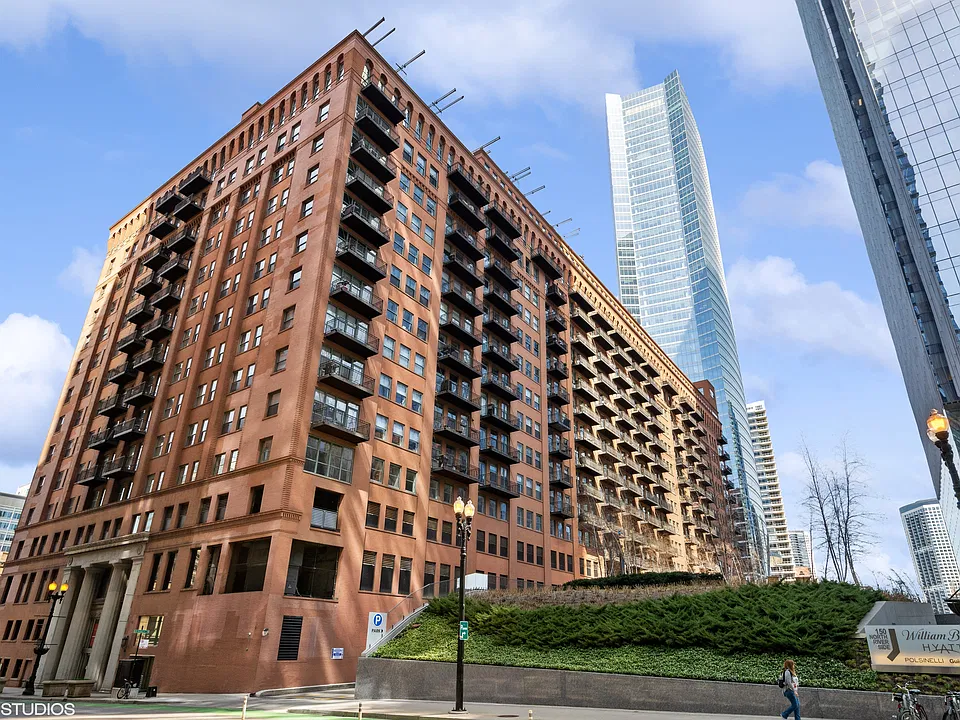 165 N Canal St #803