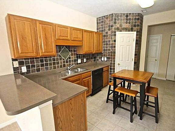 2nd image of 2331 Colfax Ln