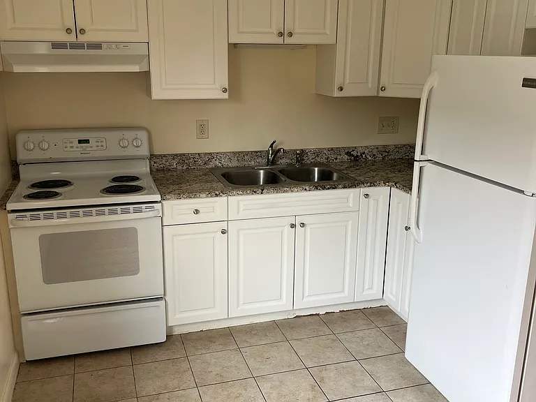 48 Lenox St #10 — Photo 2