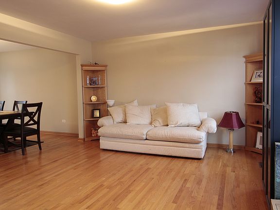 4th image of 9065 N Somerset Ln