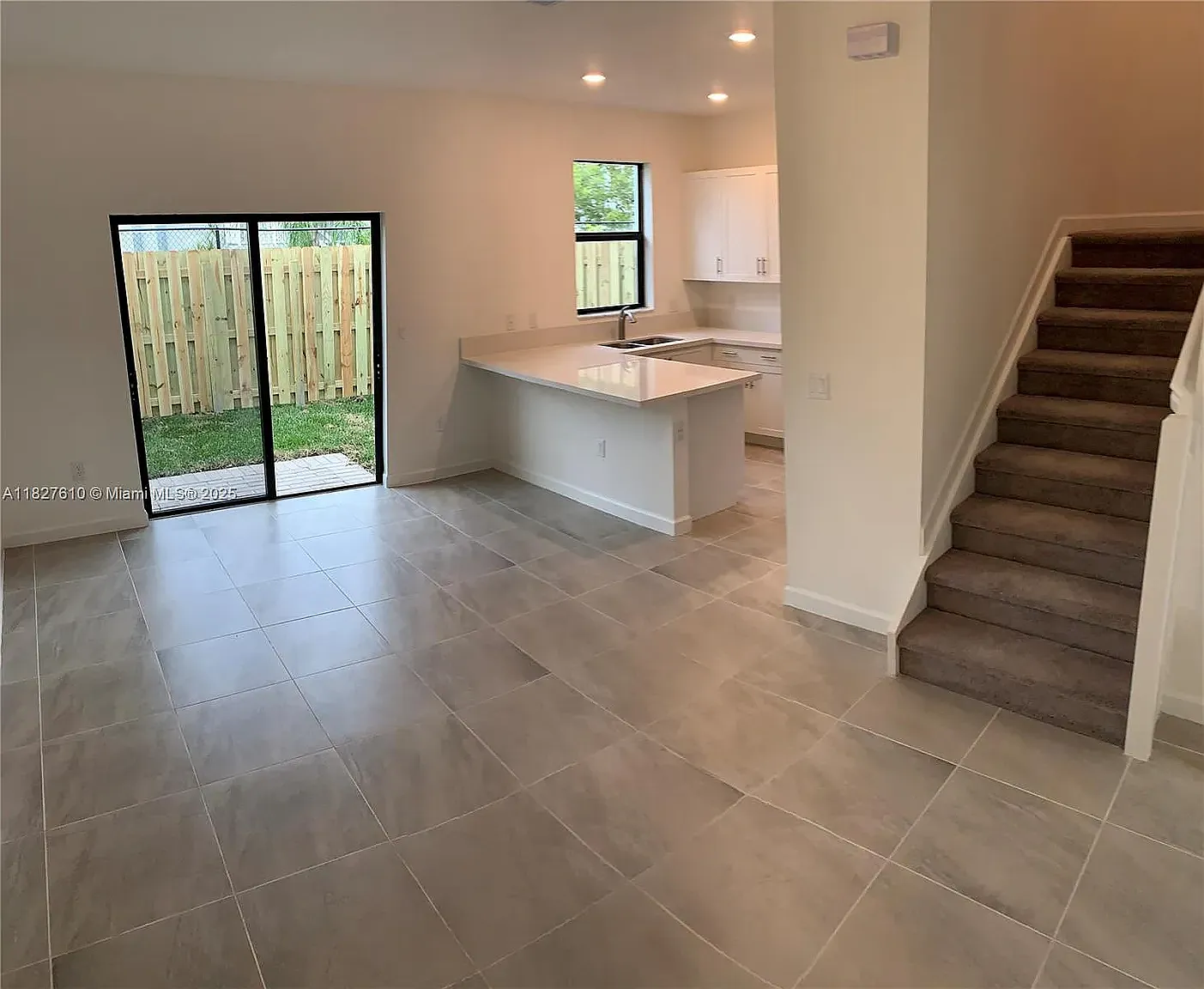 3 bed, 2.5 bath, 1485 sqft, $3,155 — Photo 4